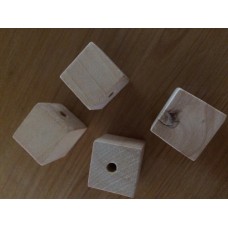 Vierkante houten kraal 2 x 2 cm